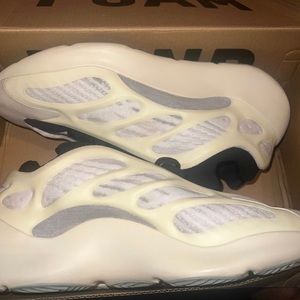 Yeezy 700 v3